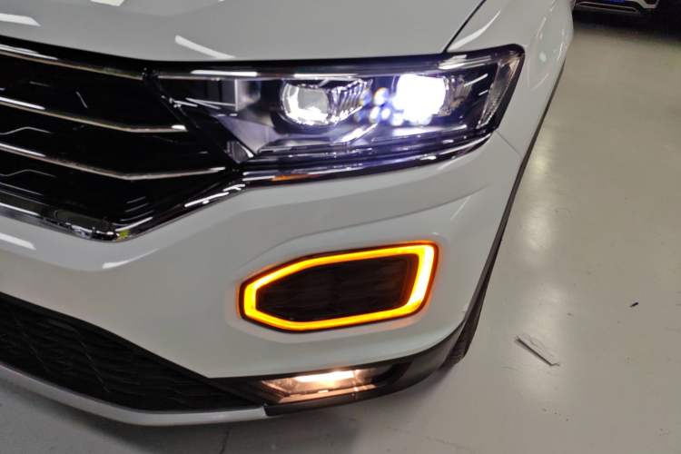 Used Volkswagen T-ROC 2021 Revised Version 280TSI DSG Two-Wheel Drive Elite Connect Edition Left Front Headlight