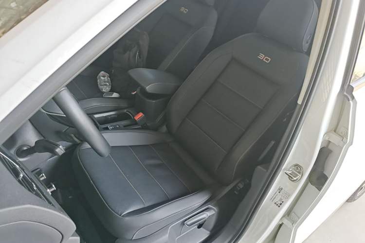 Used Volkswagen T-ROC 2021 280TSI DSG Two-Wheel Drive Comfort Connect 30th Anniversary Edition Left Front Seat