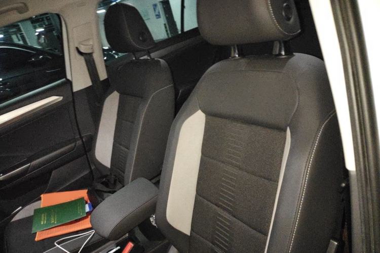 Used Volkswagen T-ROC 2021 Revised Version 280TSI DSG Two-Wheel Drive Elite Connect Edition Left Front Seat