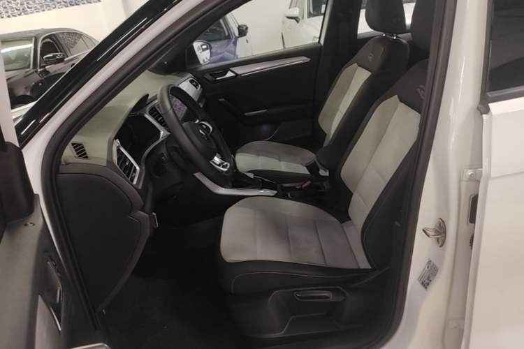 Used Volkswagen T-ROC 2021 Revised Version 280TSI DSG Two-Wheel Drive R-Line Pro Connected Car Edition Left Front Seat