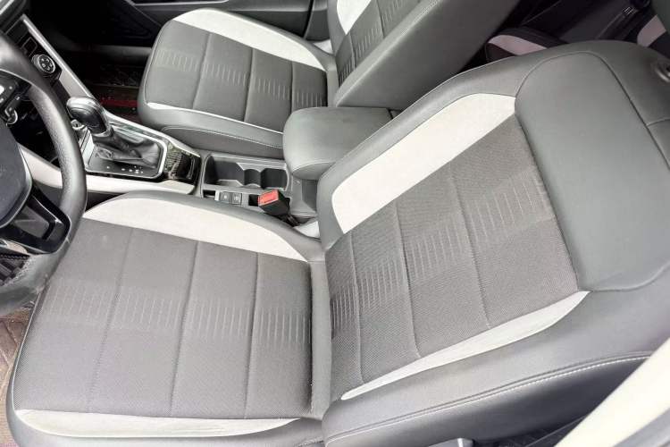 Used Volkswagen T-ROC 2021 Revised Version 280TSI DSG Two-Wheel Drive Elite Connect Edition Left Front Seat