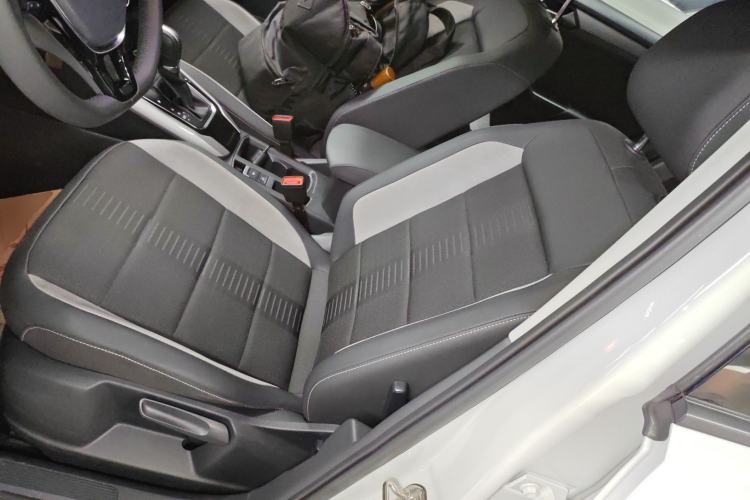 Used Volkswagen T-ROC 2021 Revised Version 280TSI DSG Two-Wheel Drive Elite Connect Edition Left Front Seat