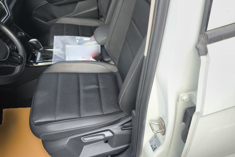Used Volkswagen T-ROC 2021 280TSI DSG Two-Wheel Drive Comfort Connect Edition Left Front Seat