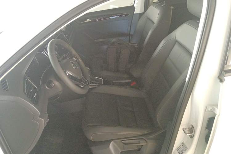 Used Volkswagen T-ROC 2021 280TSI DSG Two-Wheel Drive Comfort Connect Edition Left Front Seat