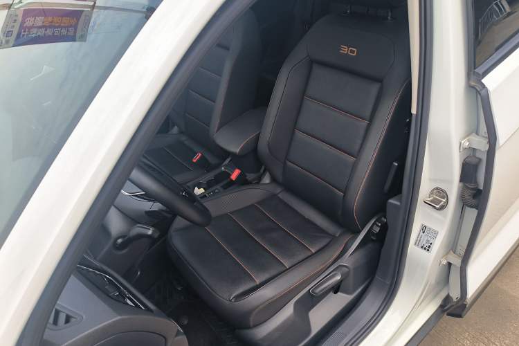 Used Volkswagen T-ROC 2021 280TSI DSG Two-Wheel Drive Comfort Connect 30th Anniversary Edition Left Front Seat