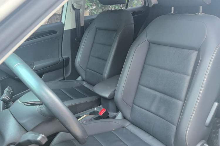 Used Volkswagen T-ROC 2021 Revised Version 280TSI DSG Two-Wheel Drive Comfort & Smart Connectivity Edition Left Front Seat