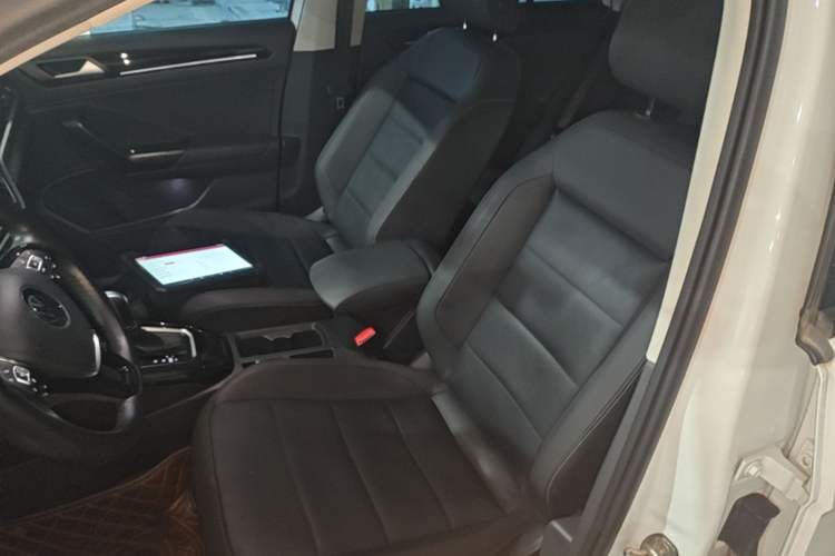 Used Volkswagen T-ROC 2021 280TSI DSG Two-Wheel Drive Comfort Connect Edition Left Front Seat
