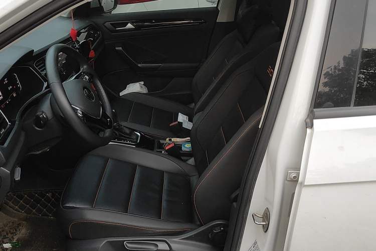 Used Volkswagen T-ROC 2021 280TSI DSG Two-Wheel Drive Comfort Connect 30th Anniversary Edition Left Front Seat