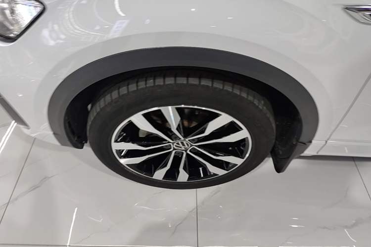 Used Volkswagen T-ROC 2021 280TSI DSG Two-Wheel Drive R-Line Pro Connected Version Left Front Wheel Hub