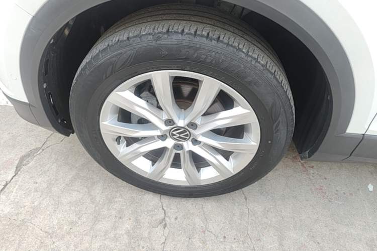 Used Volkswagen T-ROC 2021 Revised Version 280TSI DSG Two-Wheel Drive Elite Connect Edition Left Front Wheel Hub