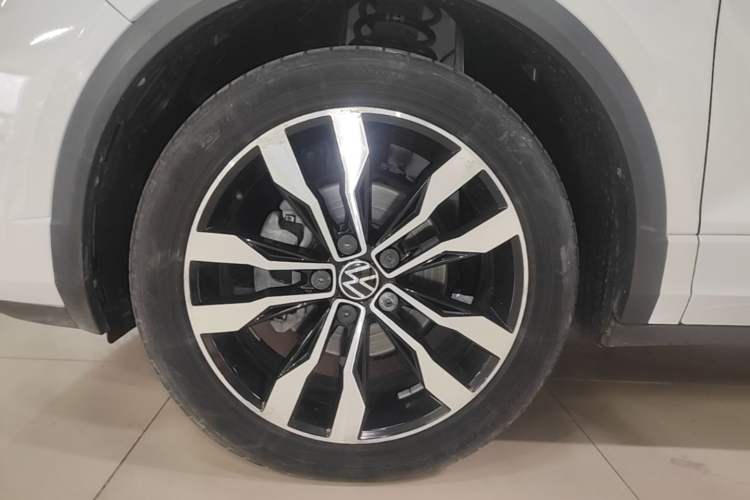 Used Volkswagen T-ROC 2021 Revised Version 280TSI DSG Two-Wheel Drive R-Line Pro Connected Car Edition Left Front Wheel Hub