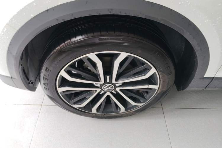 Used Volkswagen T-ROC 2021 Revised Version 280TSI DSG Two-Wheel Drive Comfort & Smart Connectivity Edition Left Front Wheel Hub