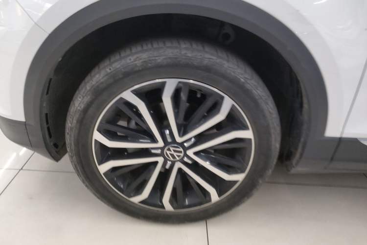 Used Volkswagen T-ROC 2021 280TSI DSG Two-Wheel Drive Comfort Connect Edition Left Front Wheel Hub