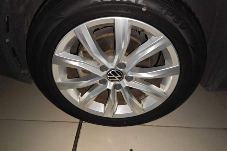 Used Volkswagen T-ROC 2021 Revised Version 280TSI DSG Two-Wheel Drive Elite Connect Edition Left Front Wheel Hub