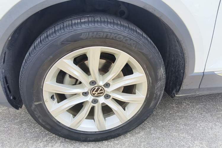 Used Volkswagen T-ROC 2021 Revised Version 280TSI DSG Two-Wheel Drive Elite Connect Edition Left Front Wheel Hub