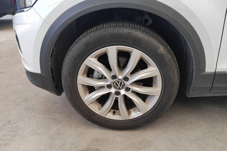 Used Volkswagen T-ROC 2021 Revised Version 280TSI DSG Two-Wheel Drive Elite Connect Edition Left Front Wheel Hub