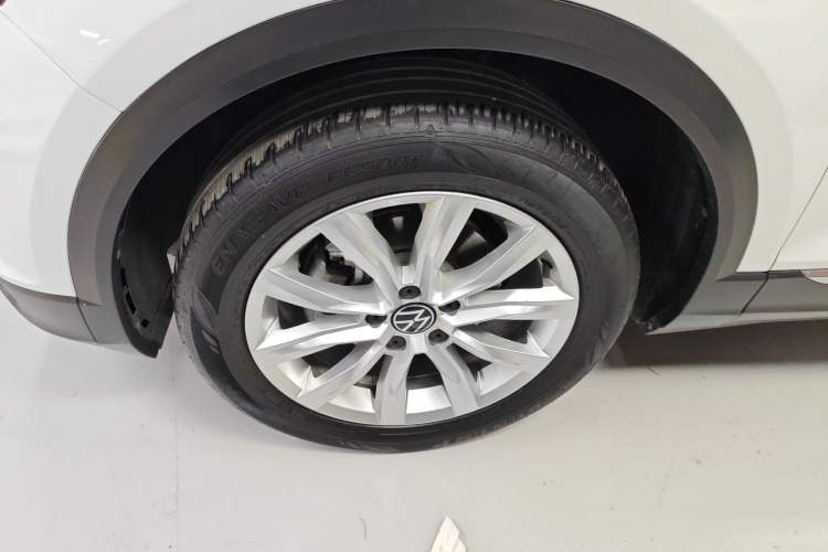 Used Volkswagen T-ROC 2021 Revised Version 280TSI DSG Two-Wheel Drive Elite Connect Edition Left Front Wheel Hub