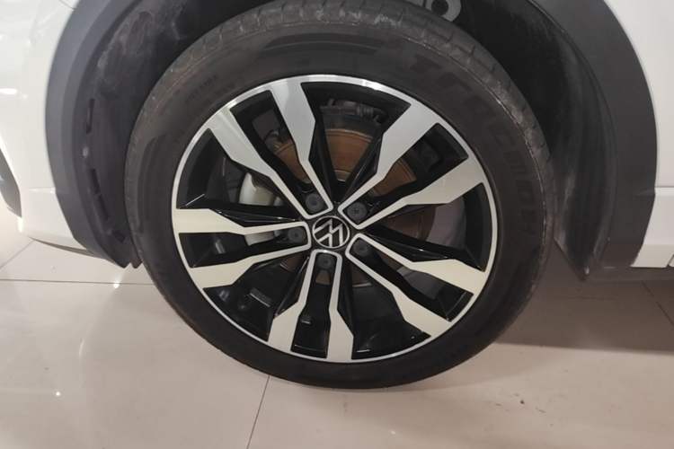 Used Volkswagen T-ROC 2021 280TSI DSG Two-Wheel Drive R-Line Pro Connected Version Left Front Wheel Hub