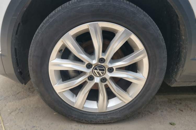 Used Volkswagen T-ROC 2021 Revised Version 280TSI DSG Two-Wheel Drive Elite Connect Edition Left Front Wheel Hub