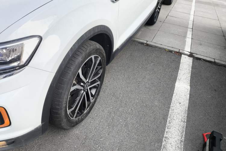 Used Volkswagen T-ROC 2021 280TSI DSG Two-Wheel Drive Comfort Connect Edition Left Front Wheel Hub