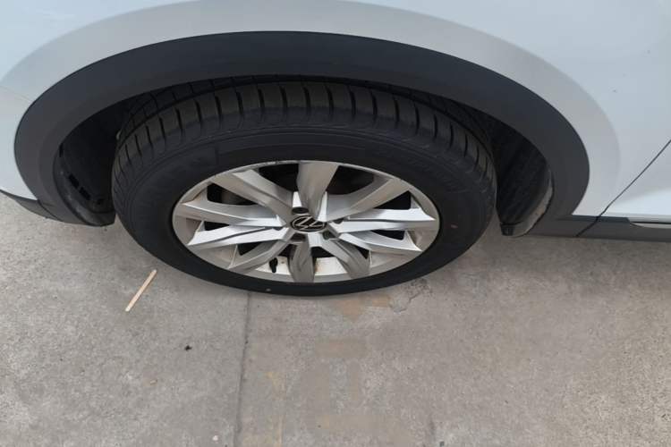 Used Volkswagen T-ROC 2021 Revised Version 280TSI DSG Two-Wheel Drive Elite Connect Edition Left Front Wheel Hub
