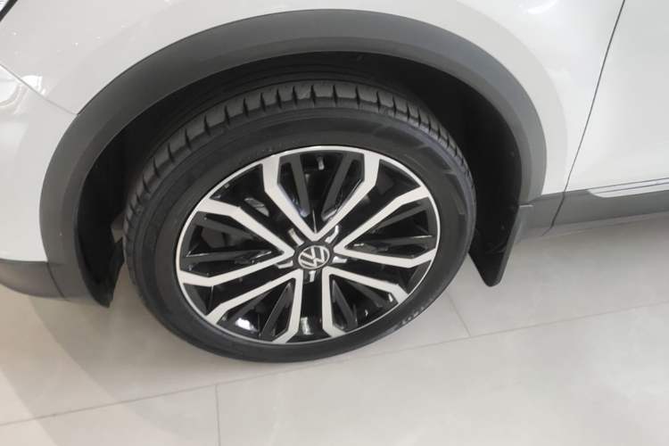 Used Volkswagen T-ROC 2021 280TSI DSG Two-Wheel Drive Comfort Connect 30th Anniversary Edition Left Front Wheel Hub