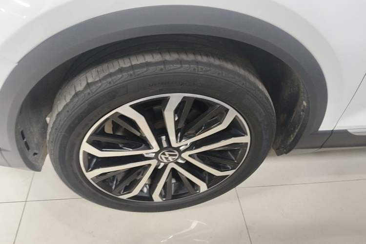 Used Volkswagen T-ROC 2021 280TSI DSG Two-Wheel Drive Comfort Connect Edition Left Front Wheel Hub