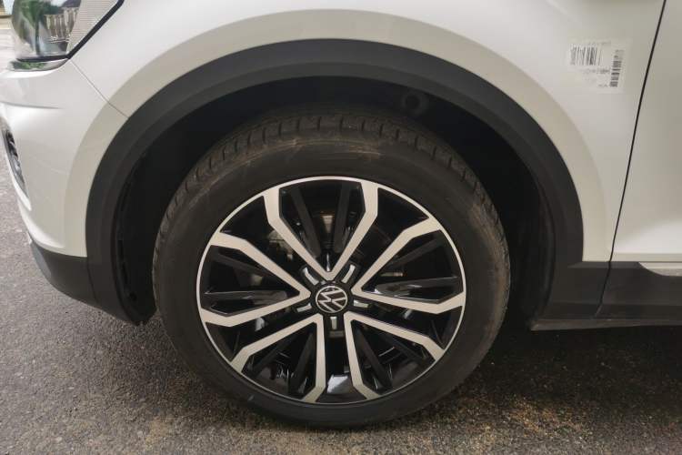 Used Volkswagen T-ROC 2021 Revised Version 280TSI DSG All-Wheel Drive Luxury Connected Edition Left Front Wheel Hub
