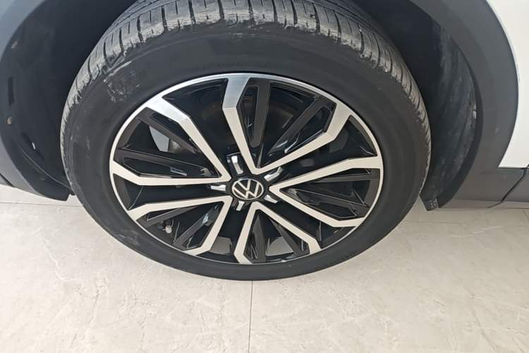 Used Volkswagen T-ROC 2021 280TSI DSG Two-Wheel Drive Comfort Connect Edition Left Front Wheel Hub