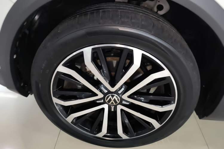 Used Volkswagen T-ROC 2021 280TSI DSG Two-Wheel Drive Comfort Connect Edition Left Front Wheel Hub