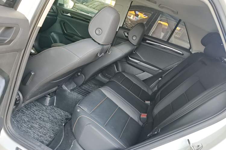 Used Volkswagen T-ROC 2021 280TSI DSG Two-Wheel Drive Comfort Connect 30th Anniversary Edition Left Rear Seat
