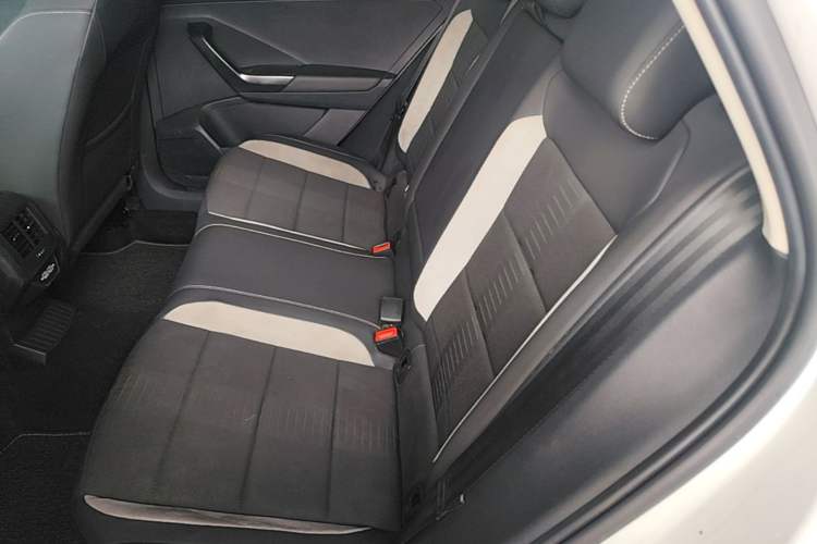 Used Volkswagen T-ROC 2021 280TSI DSG Two-Wheel Drive Elite Connect Edition Left Rear Seat