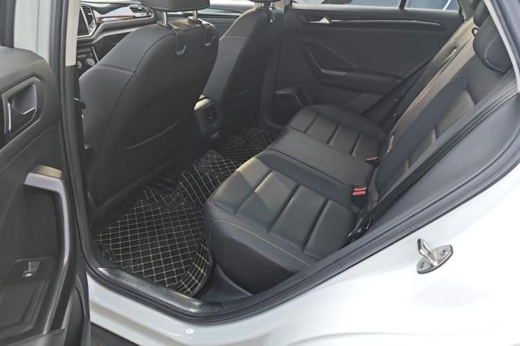 Used Volkswagen T-ROC 2021 280TSI DSG Two-Wheel Drive Comfort Connect Edition Left Rear Seat