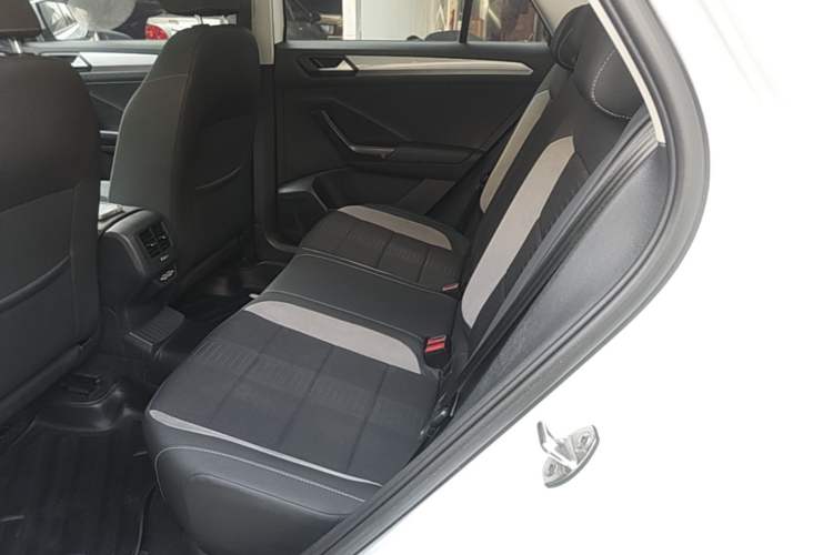 Used Volkswagen T-ROC 2021 Revised Version 280TSI DSG Two-Wheel Drive Elite Connect Edition Left Rear Seat
