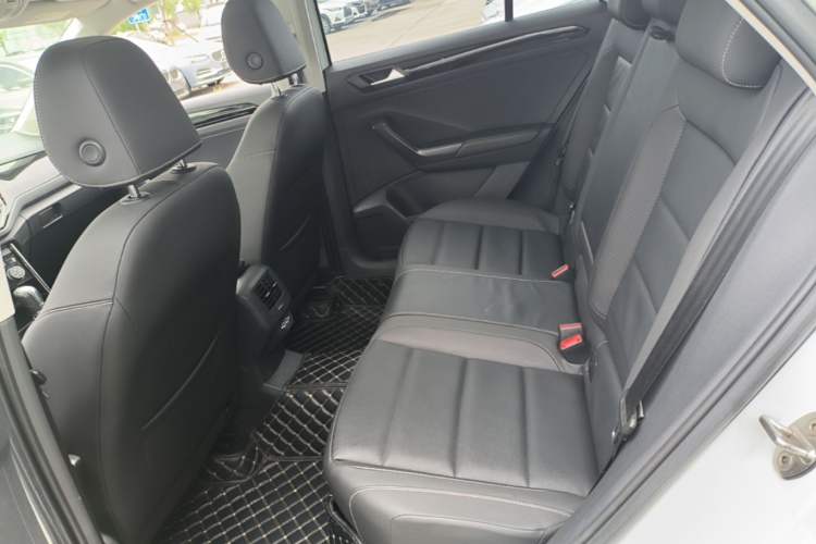 Used Volkswagen T-ROC 2021 280TSI DSG Two-Wheel Drive Comfort Connect Edition Left Rear Seat