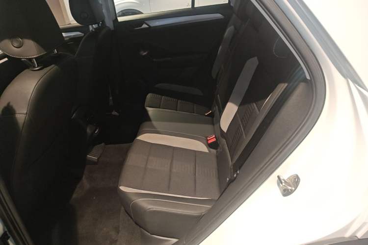 Used Volkswagen T-ROC 2021 Revised Version 280TSI DSG Two-Wheel Drive Elite Connect Edition Left Rear Seat