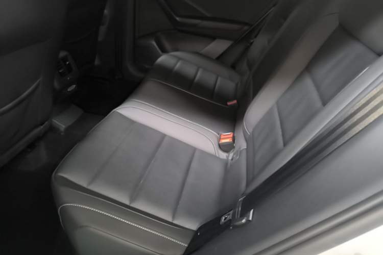 Used Volkswagen T-ROC 2021 280TSI DSG Two-Wheel Drive Comfort Connect Edition Left Rear Seat