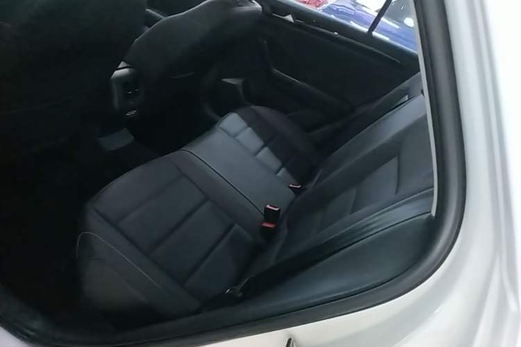 Used Volkswagen T-ROC 2021 280TSI DSG Two-Wheel Drive Comfort Connect Edition Left Rear Seat