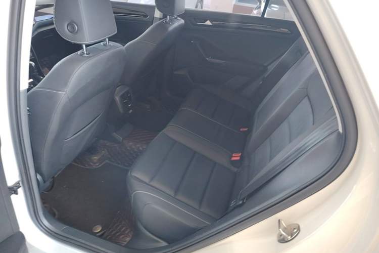Used Volkswagen T-ROC 2021 280TSI DSG Two-Wheel Drive Comfort Connect Edition Left Rear Seat