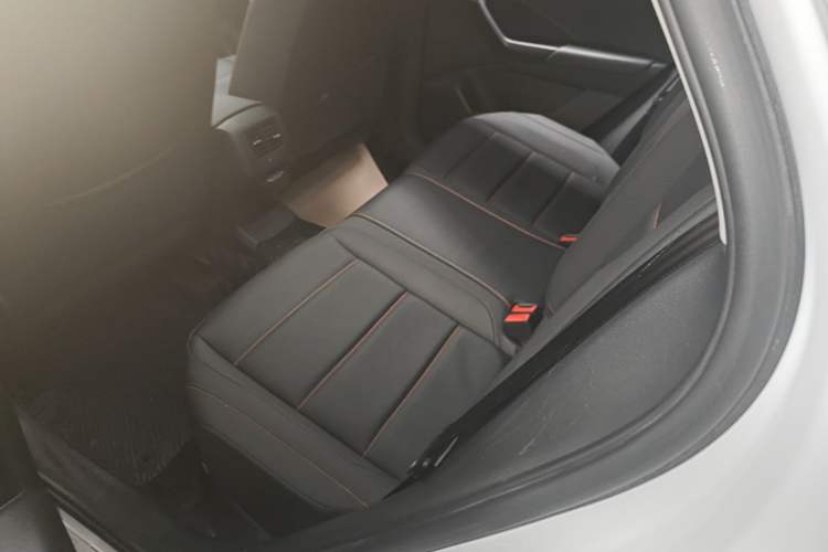 Used Volkswagen T-ROC 2021 280TSI DSG Two-Wheel Drive Comfort Connect 30th Anniversary Edition Left Rear Seat