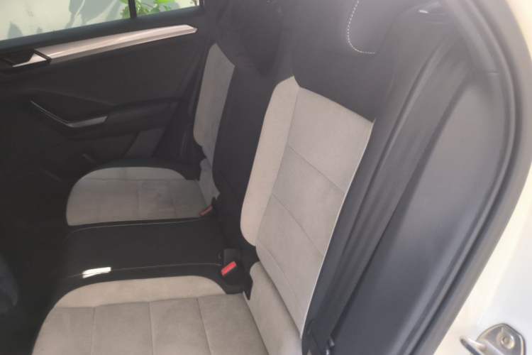 Used Volkswagen T-ROC 2021 Revised Version 280TSI DSG Two-Wheel Drive R-Line Pro Connected Car Edition Left Rear Seat