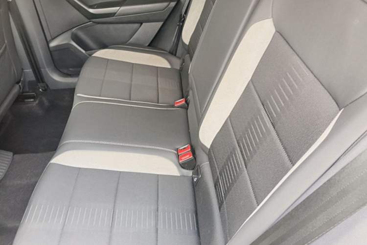 Used Volkswagen T-ROC 2021 Revised Version 280TSI DSG Two-Wheel Drive Elite Connect Edition Left Rear Seat