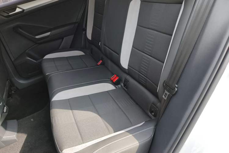 Used Volkswagen T-ROC 2021 Revised Version 280TSI DSG Two-Wheel Drive Elite Connect Edition Left Rear Seat