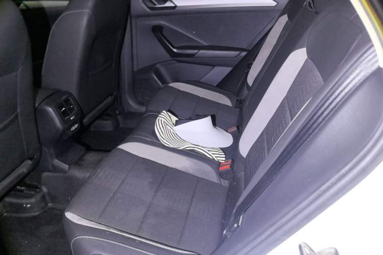 Used Volkswagen T-ROC 2021 Revised Version 280TSI DSG Two-Wheel Drive Elite Connect Edition Left Rear Seat