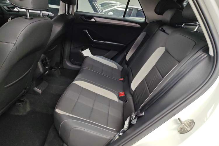 Used Volkswagen T-ROC 2021 Revised Version 280TSI DSG Two-Wheel Drive Elite Connect Edition Left Rear Seat