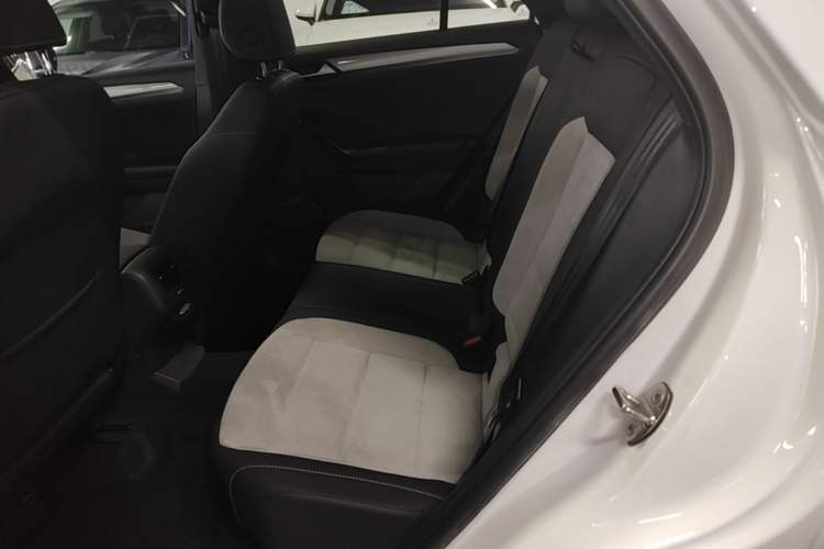 Used Volkswagen T-ROC 2021 280TSI DSG Two-Wheel Drive R-Line Pro Connected Version Left Rear Seat