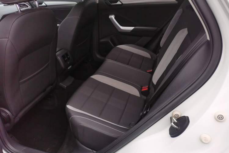 Used Volkswagen T-ROC 2021 Revised Version 280TSI DSG Two-Wheel Drive Elite Connect Edition Left Rear Seat