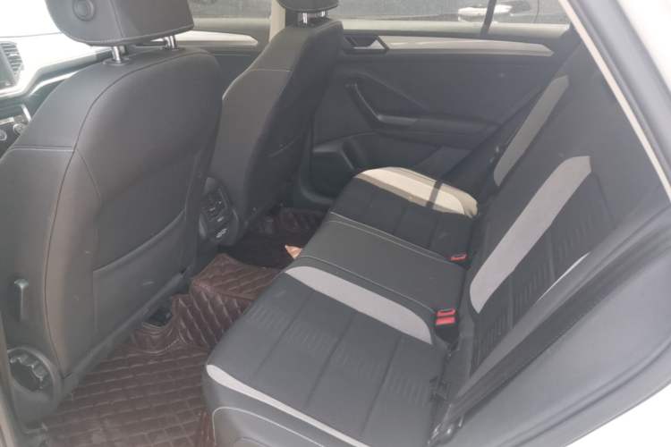 Used Volkswagen T-ROC 2021 Revised Version 280TSI DSG Two-Wheel Drive Elite Connect Edition Left Rear Seat