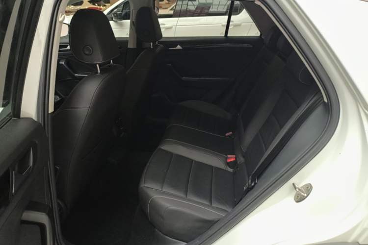 Used Volkswagen T-ROC 2021 280TSI DSG Two-Wheel Drive Comfort Connect Edition Left Rear Seat
