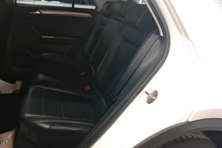 Used Volkswagen T-ROC 2021 Revised Version 280TSI DSG Two-Wheel Drive Elite Connect Edition Left Rear Seat